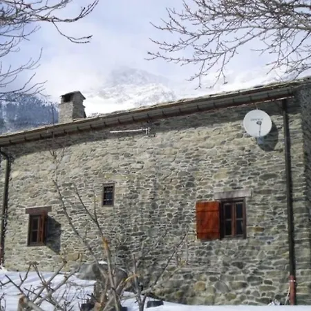 Chaleureux A Saint-andre Avec Vue Sur Montagne